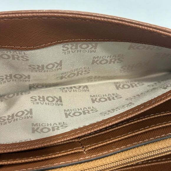 Michael Kors Wallet Women's Color Taupe Size 8" x 4"Fulton Flap Leather - Picture 8 of 11